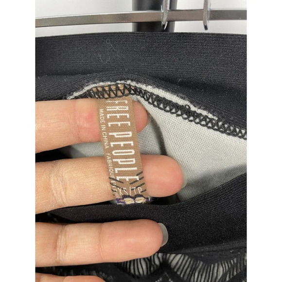 Vintage Free People Black Lace Gatsby Elastic Waist Pull On Mini Skirt Size XS - Picture 4 of 4